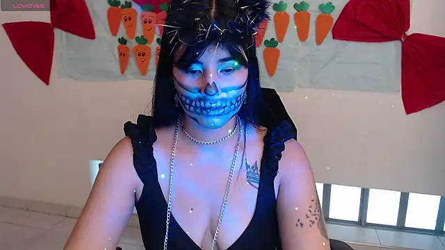 Nina harper  online show from October 31, 8:10 pm