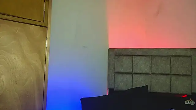 EmilyNoir1 online show from September 16, 12:44 am