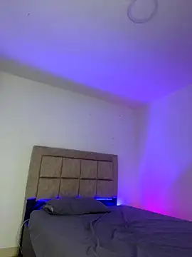 EmilyNoir1 online show from December 21, 2:08 am