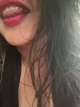 EmilyNoir1 online show from March 5, 7:43 pm