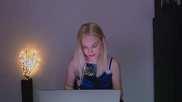 Lia noo regrets online show from April 5, 6:05 pm