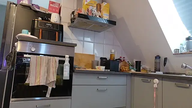 Snapshot of SweetTeenGirl chatting on October 10, 10:14 am SweetTeenGirl online show from October 10, 10:14 am