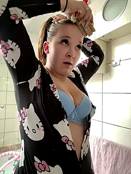 Snapshot of SweetTeenGirl chatting on October 26, 1:28 pm SweetTeenGirl online show from October 26, 1:28 pm