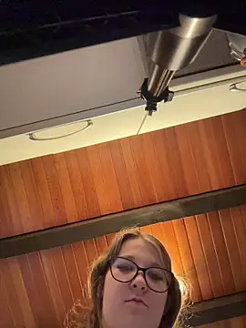 Snapshot of SweetTeenGirl chatting on November 9, 2:15 pm SweetTeenGirl online show from November 9, 2:15 pm