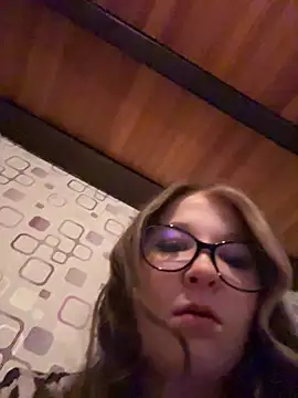 Snapshot of SweetTeenGirl chatting on November 29, 6:44 pm SweetTeenGirl online show from November 29, 6:44 pm