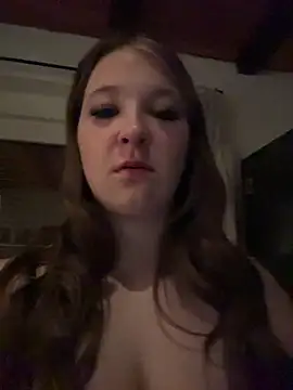 Snapshot of SweetTeenGirl chatting on December 3, 5:26 am SweetTeenGirl online show from December 3, 5:26 am