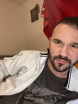 Snapshot of Ionut899@xh chatting on November 3, 1:40 am Ionut899xh online show from November 3, 1:40 am