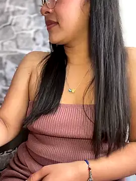 Liulee2 online show from October 3, 4:15 pm