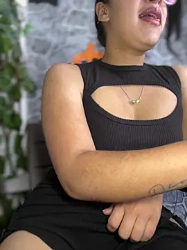 Liulee2 online show from October 20, 4:29 pm