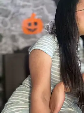 Liulee2 online show from November 1, 5:04 pm