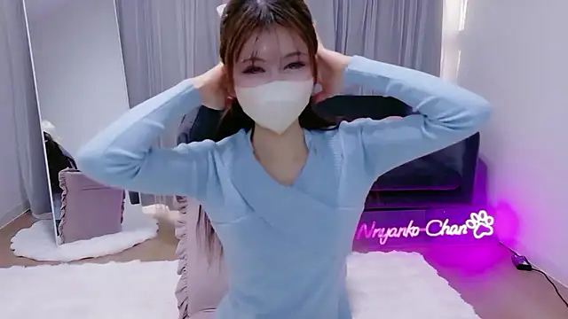 -Nyanko-chan- online show from March 21, 9:18 pm