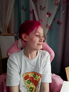 Snapshot of Fuzzy_Unicorn chatting on September 25, 7:17 pm Fuzzy Unicorn online show from September 25, 7:17 pm