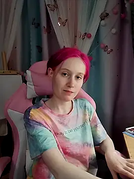 Snapshot of Fuzzy_Unicorn chatting on October 4, 6:17 pm Fuzzy Unicorn online show from October 4, 6:17 pm