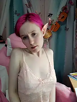 Snapshot of Fuzzy_Unicorn chatting on October 30, 6:41 pm Fuzzy Unicorn online show from October 30, 6:41 pm