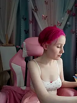 Snapshot of Fuzzy_Unicorn chatting on November 17, 7:08 pm Fuzzy Unicorn online show from November 17, 7:08 pm