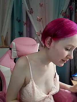 Snapshot of Fuzzy_Unicorn chatting on November 25, 7:36 pm Fuzzy Unicorn online show from November 25, 7:36 pm