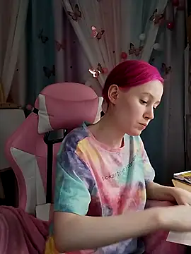 Snapshot of Fuzzy_Unicorn chatting on November 28, 7:38 pm Fuzzy Unicorn online show from November 28, 7:38 pm