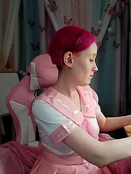 Snapshot of Fuzzy_Unicorn chatting on December 2, 7:09 pm Fuzzy Unicorn online show from December 2, 7:09 pm