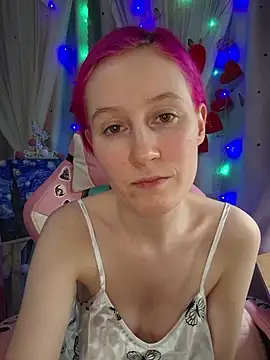 Snapshot of Fuzzy_Unicorn chatting on February 16, 7:32 pm Fuzzy Unicorn online show from February 16, 7:32 pm