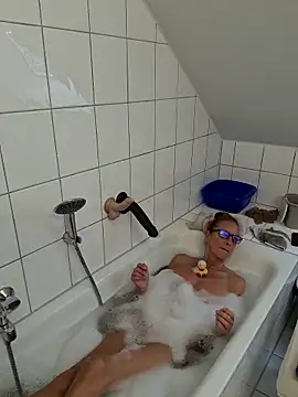 HotWifeLyn68 online show from March 25, 12:00 pm