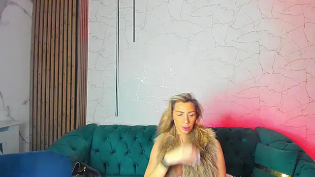 Snapshot of angel_wow_ chatting on December 5, 5:16 am angel wow online show from December 5, 5:16 am