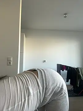 Snapshot of eli5566 chatting on February 8, 10:51 am eli5566 online show from February 8, 10:51 am