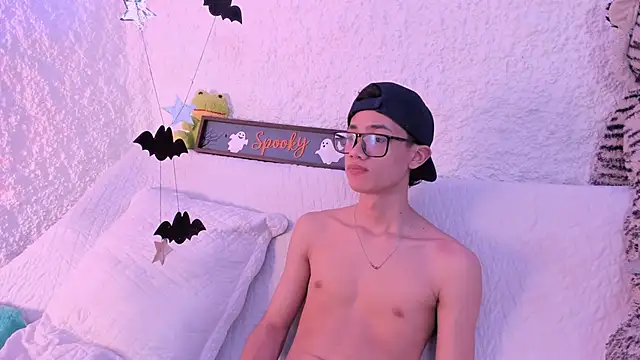 thiago kinghot online show from October 8, 12:47 pm