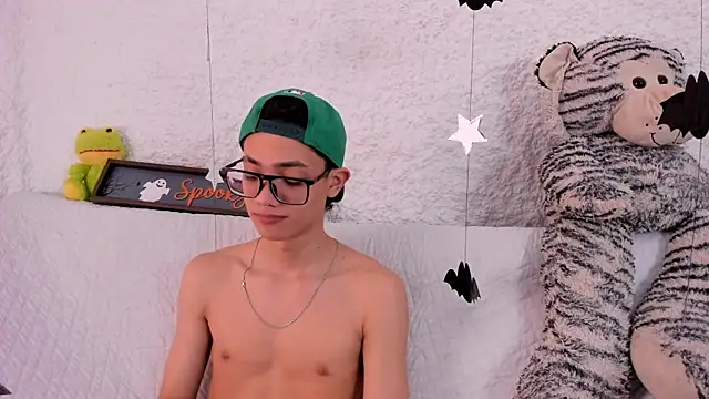 thiago kinghot online show from October 14, 12:50 pm