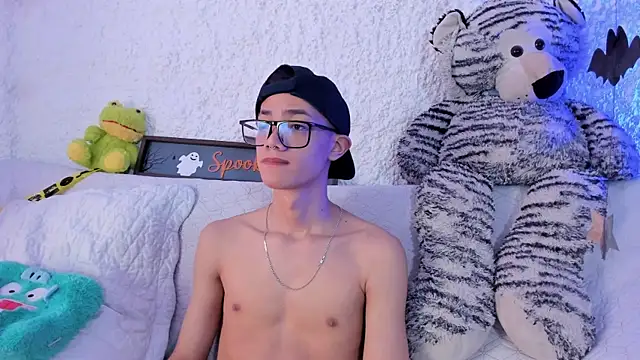 thiago kinghot online show from October 31, 11:44 am