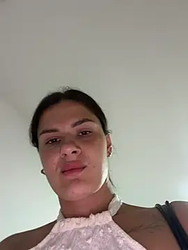 Snapshot of MiraReach chatting on April 21, 1:42 am MiraReach online show from April 21, 1:42 am