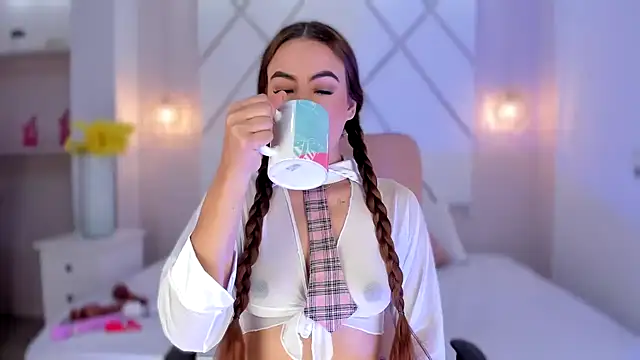 isabellashine online show from December 4, 4:05 pm