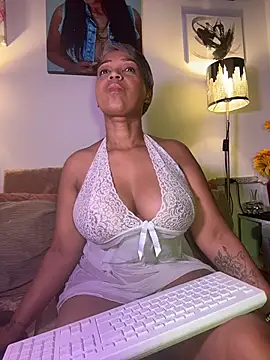 Snapshot of skarlleth_11 chatting on February 13, 1:23 am skarlleth 11 online show from February 13, 1:23 am