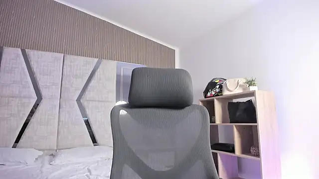 AlliceLover online show from December 14, 11:59 am