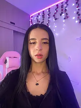 Lia  1 online show from November 20, 8:30 pm