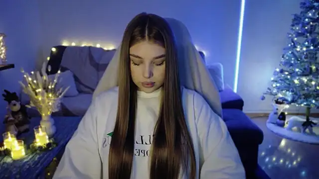 Snapshot of Emma_candyyy chatting on November 25, 10:48 am Emma candyyy online show from November 25, 10:48 am