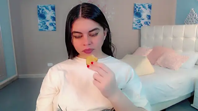 Snapshot of maddissonivanova chatting on February 14, 7:10 pm maddissonivanova online show from February 14, 7:10 pm