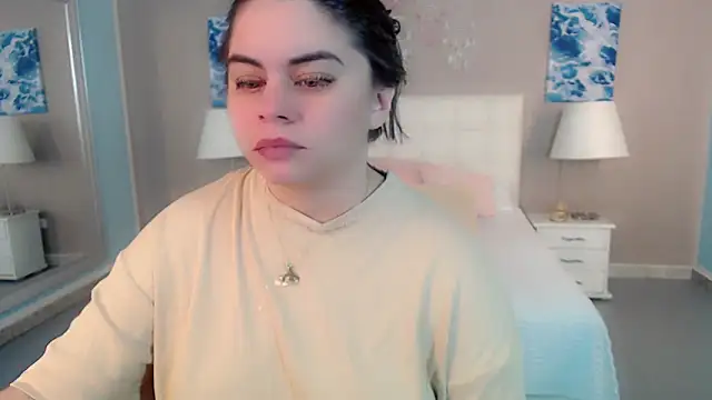 Snapshot of maddissonivanova chatting on February 22, 7:01 pm maddissonivanova online show from February 22, 7:01 pm