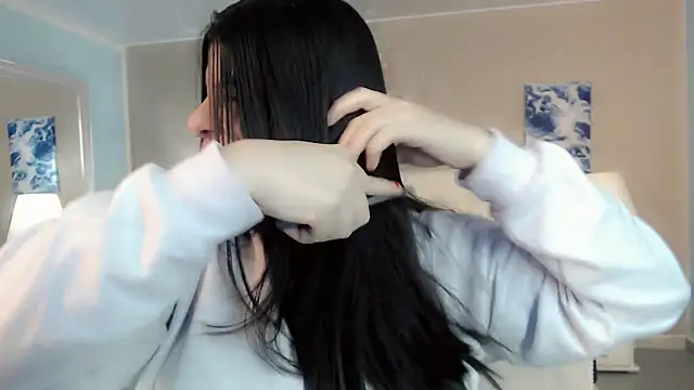 Snapshot of maddissonivanova chatting on February 24, 7:01 pm maddissonivanova online show from February 24, 7:01 pm