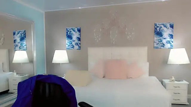 Snapshot of maddissonivanova chatting on February 25, 7:01 pm maddissonivanova online show from February 25, 7:01 pm