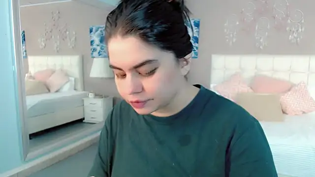 Snapshot of maddissonivanova chatting on March 27, 7:02 pm maddissonivanova online show from March 27, 7:02 pm