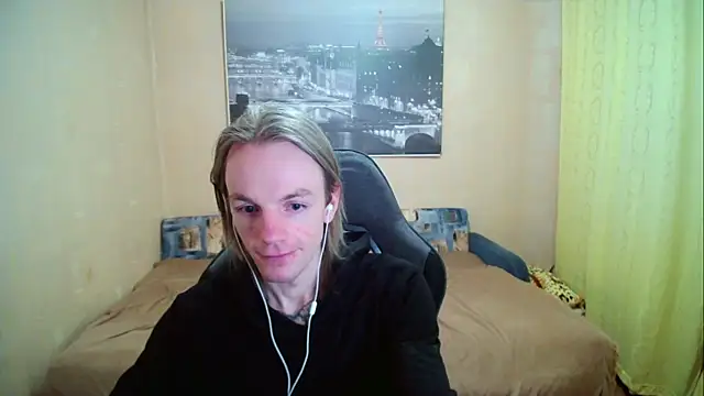 Snapshot of AdamDickens chatting on September 25, 8:12 pm AdamDickens online show from September 25, 8:12 pm