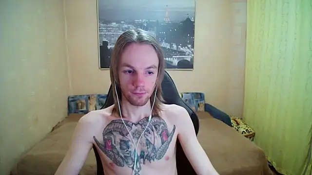 Snapshot of AdamDickens chatting on October 18, 9:37 pm AdamDickens online show from October 18, 9:37 pm