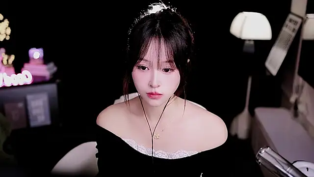 Snapshot of coward_by chatting on February 23, 9:06 am coward by online show from February 23, 9:06 am