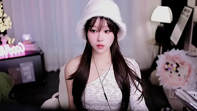 Snapshot of coward_by chatting on March 2, 9:38 am coward by online show from March 2, 9:38 am