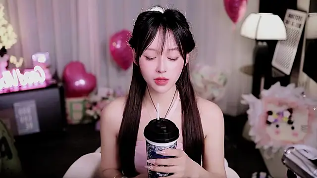 Snapshot of coward_by chatting on March 28, 11:32 am coward by online show from March 28, 11:32 am