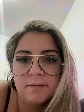 Snapshot of sophiemonroevip chatting on November 6, 12:06 pm sophiemonroevip online show from November 6, 12:06 pm