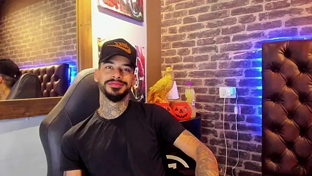 VinzenzRizzo online show from October 31, 4:30 pm