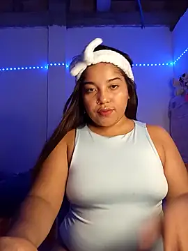 Snapshot of angelHeath13 chatting on October 19, 6:25 am angelHeath13 online show from October 19, 6:25 am