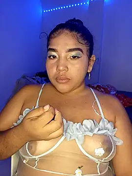 Snapshot of angelHeath13 chatting on November 7, 2:44 am angelHeath13 online show from November 7, 2:44 am