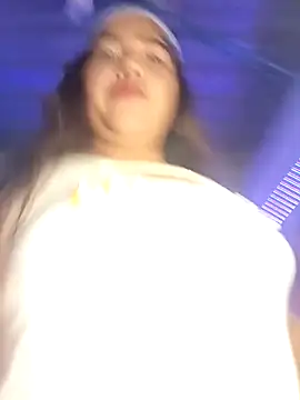 Snapshot of angelHeath13 chatting on November 25, 10:32 pm angelHeath13 online show from November 25, 10:32 pm